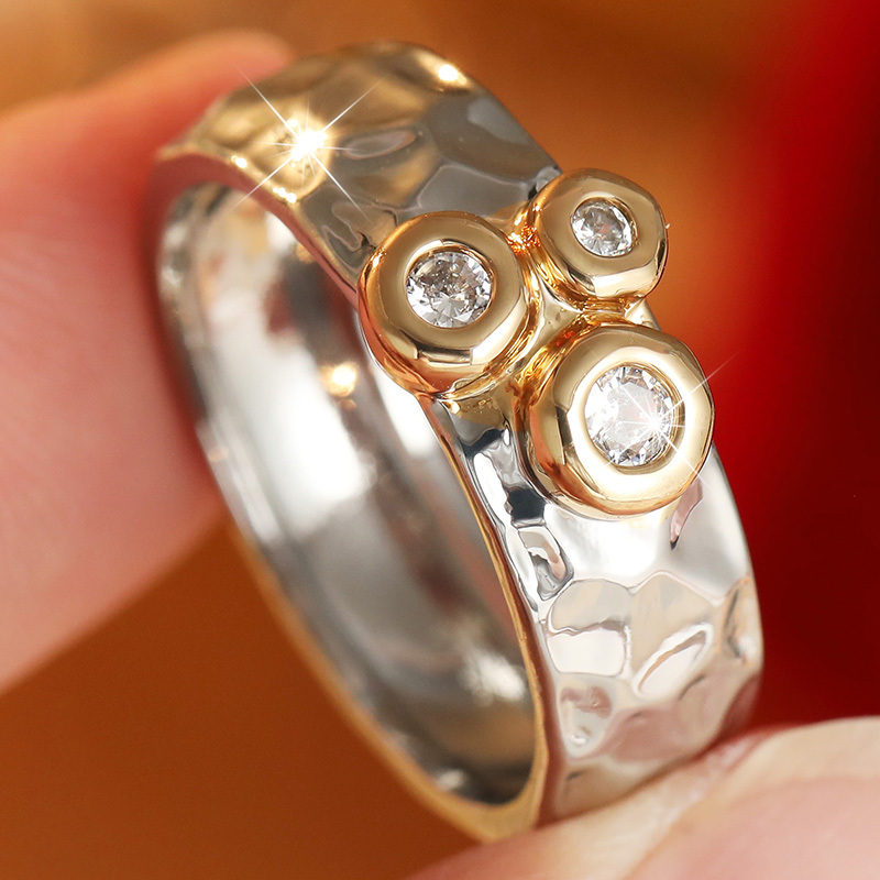 Women's Two-color Hammer Pattern Ring with Synthetic Zirconia